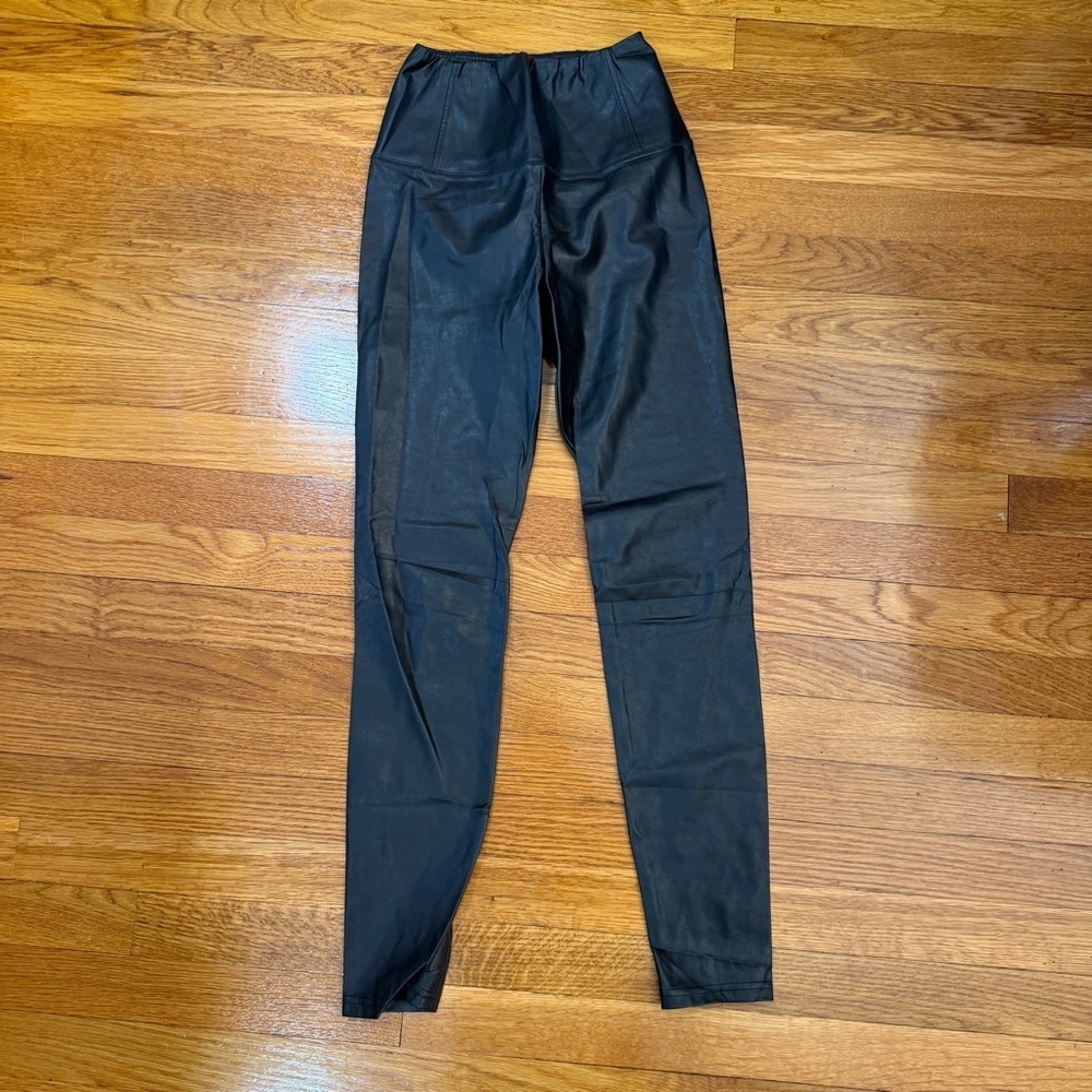 Aritzia Wilfred Free Daria high-waisted vegan leather leggings - Size XS